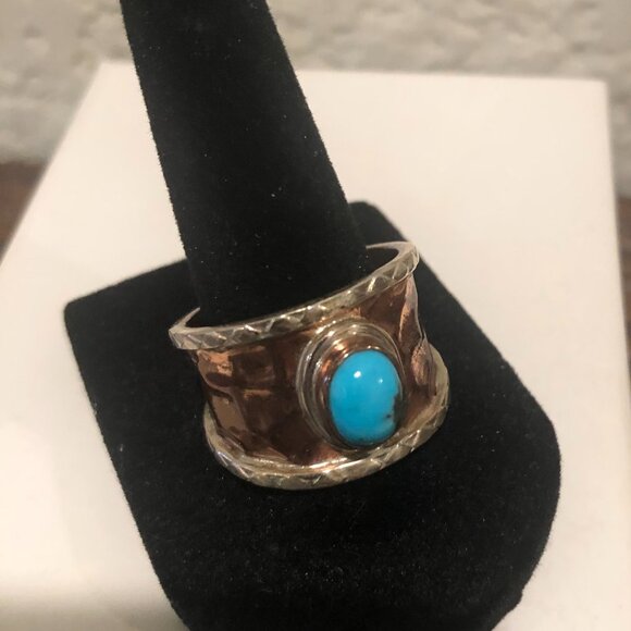 Turquoise Gemstone Ring - Oval Shape - Wide Hammered Copper Band - Size 10 - Picture 5 of 13